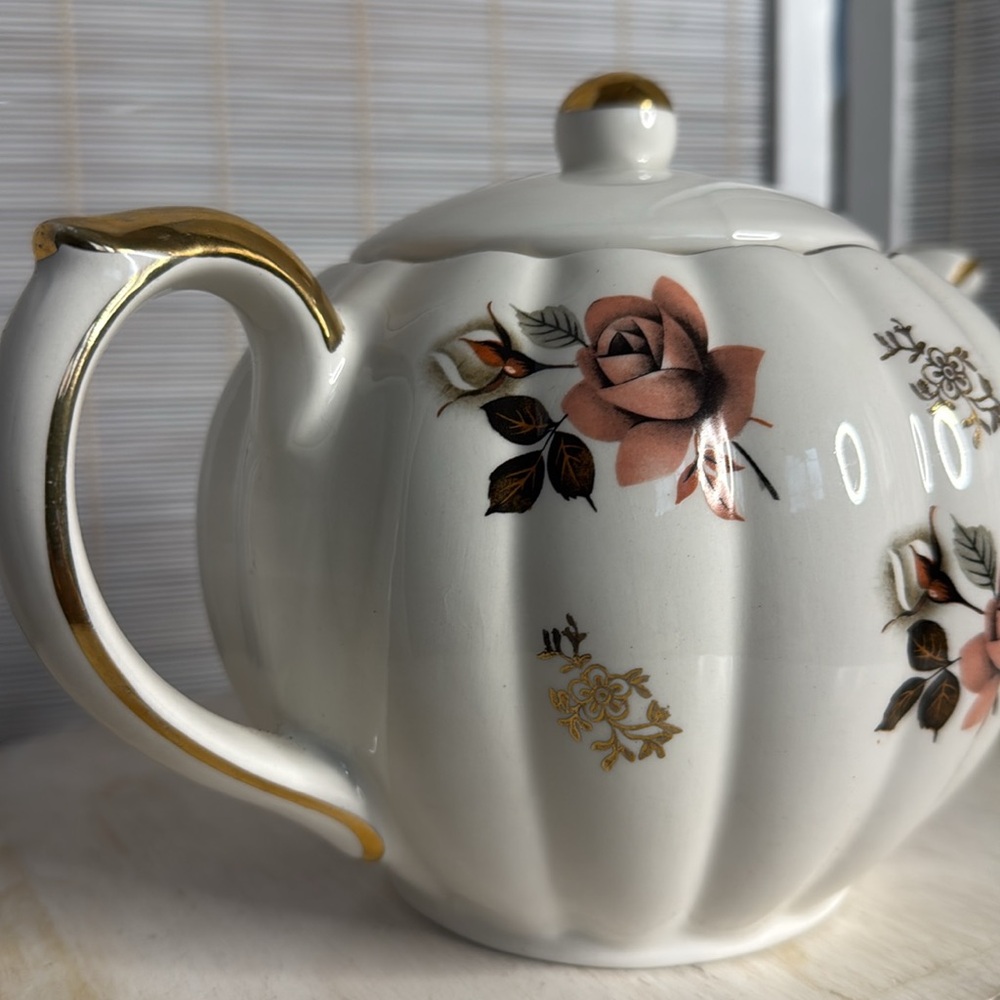 Gibson Stafford Shire England Rose Gold tea pot - Picture 5 of 12